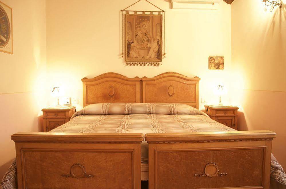 Agriturismo Le Due Torri Torre Quadrano 스펠로 외부 사진